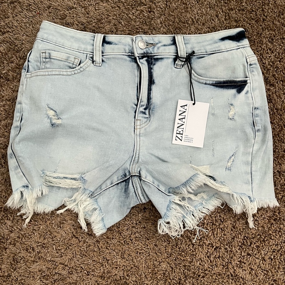 NWT Zenana distressed shorts - large